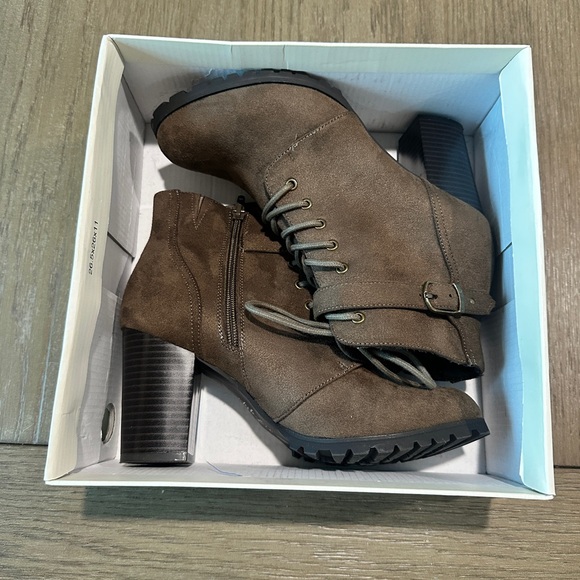 Style & Co. Dark Olive Combat Boots Size 7 Like New - Picture 3 of 12